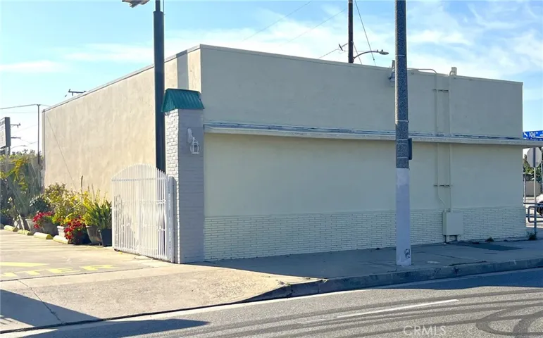 Prairie Ave side of building