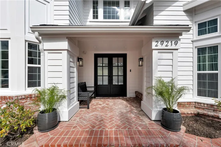 29219 Laro Drive, Agoura Hills, California 91301