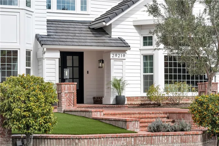 29219 Laro Drive, Agoura Hills, California 91301