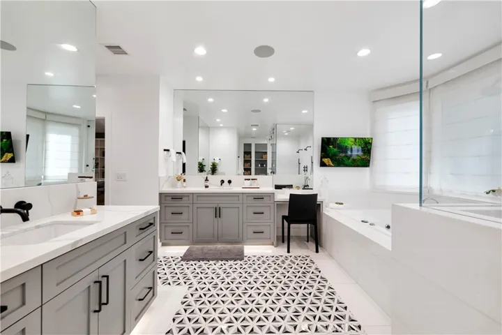 29219 Laro Drive, Agoura Hills, California 91301