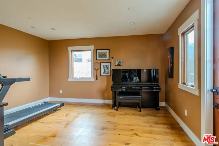 5903 Tellefson Road, Culver City, California 90230