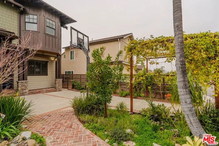 5903 Tellefson Road, Culver City, California 90230