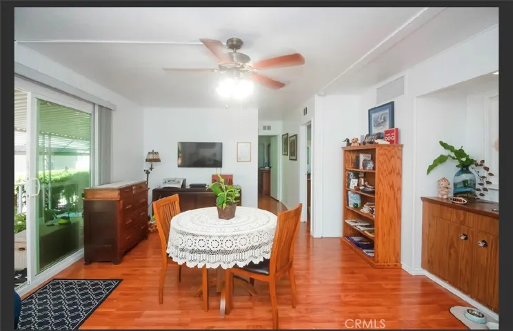Breakfast  nook area