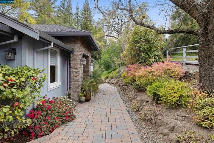 1035 North Thompson, Lafayette, California 94549