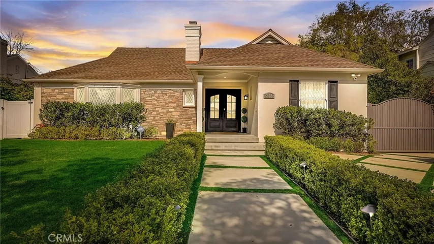 2255 Las Lunas Street, Pasadena, California 91107