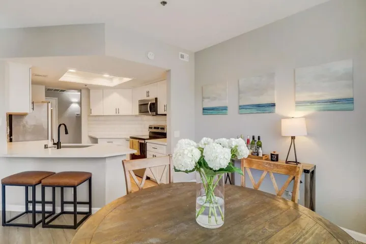 640 Camino De La Reina 1308, San Diego, California 92108