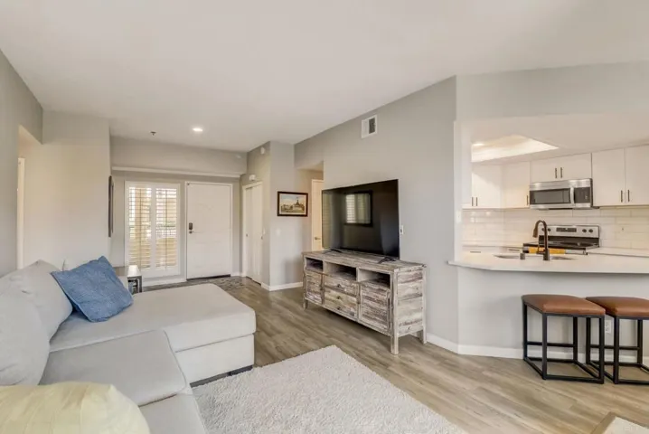 640 Camino De La Reina 1308, San Diego, California 92108