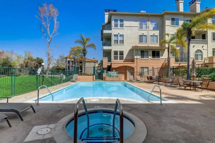 640 Camino De La Reina 1308, San Diego, California 92108