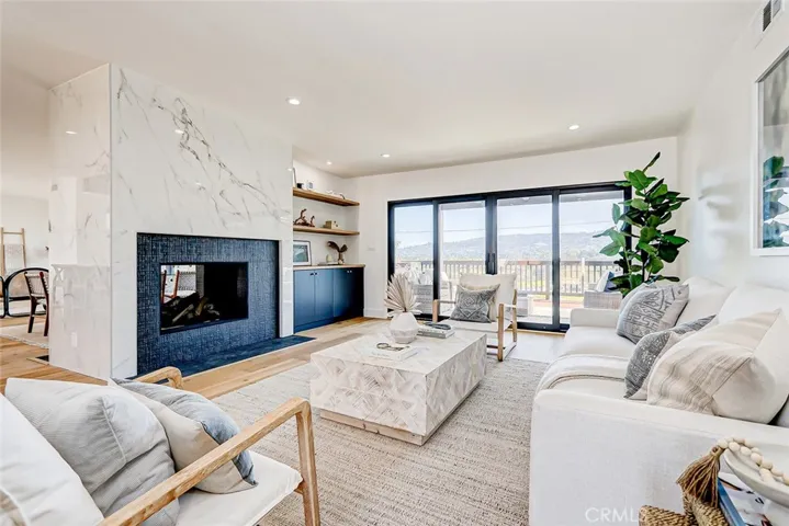 Formal Livingroom Access to Deck