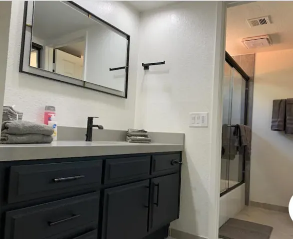 115 sink 1st bedroom