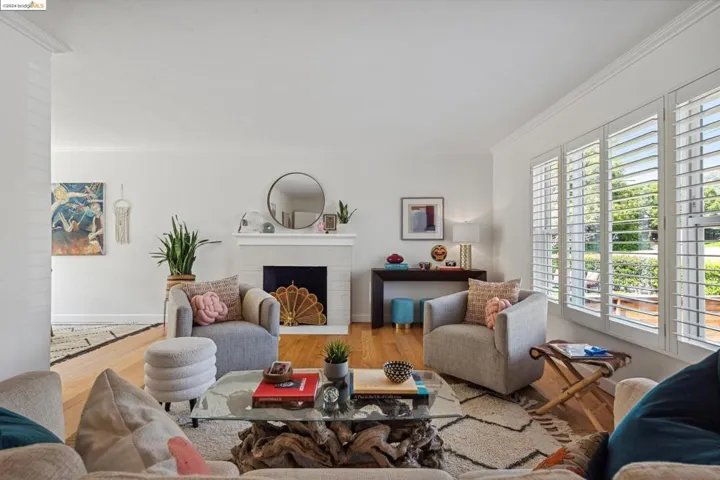 8 Selkirk St, Oakland, California 94619