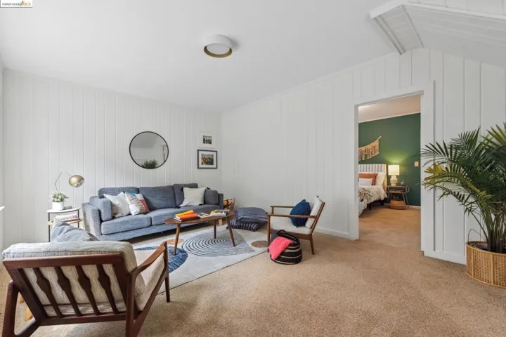 8 Selkirk St, Oakland, California 94619
