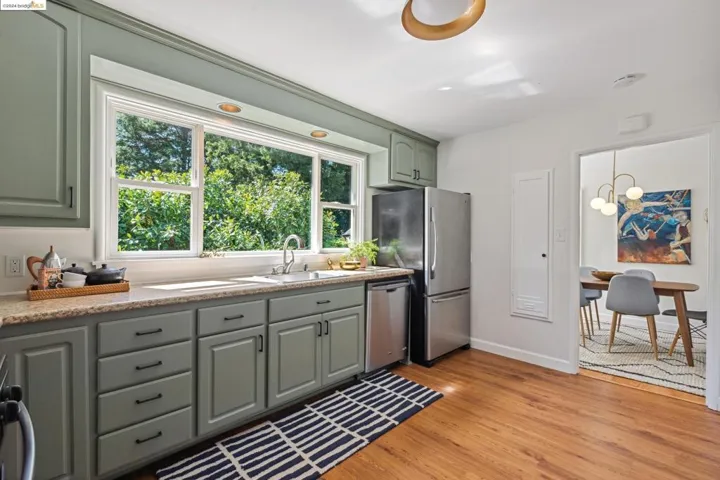 8 Selkirk St, Oakland, California 94619