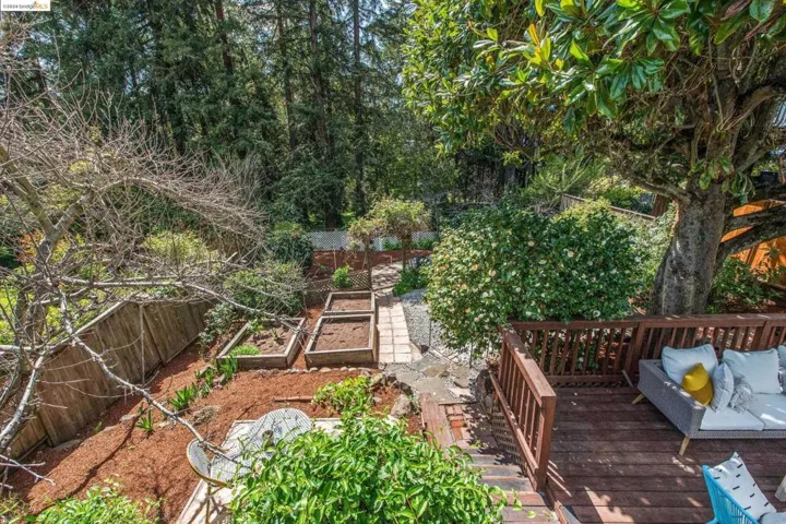 8 Selkirk St, Oakland, California 94619