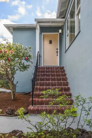 8 Selkirk St, Oakland, California 94619