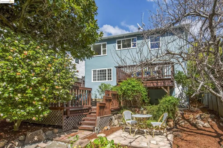 8 Selkirk St, Oakland, California 94619