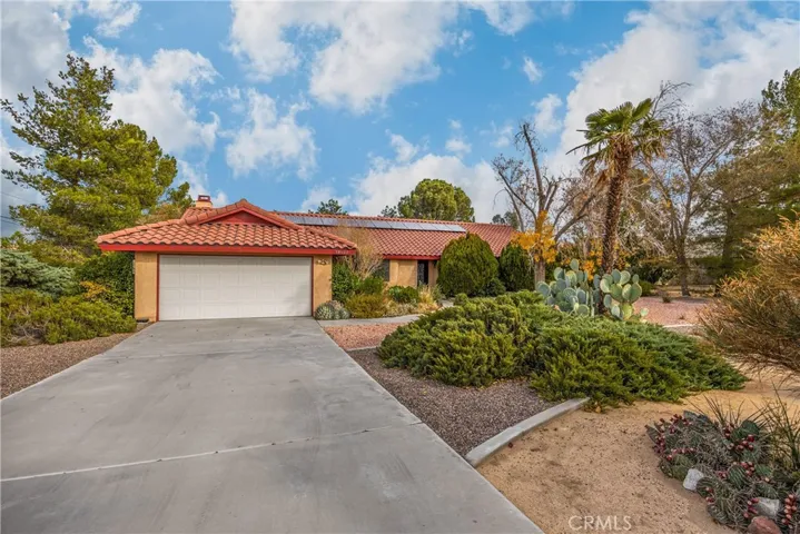 Fully Landscaped, Maintained Single Story Desert Beauty!