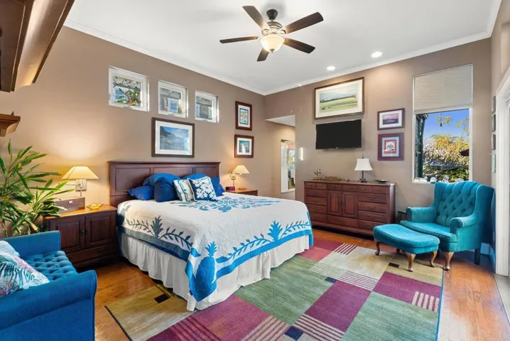 A very nice space located in the back of this quiet, canyon-hugging home.