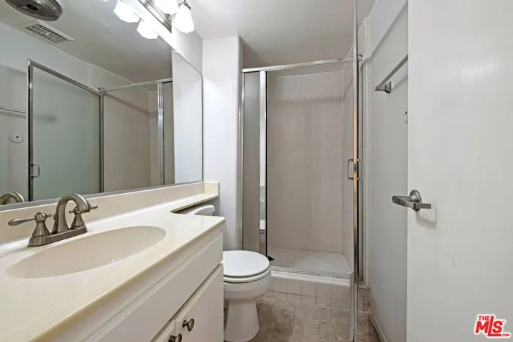 7260 Hillside Avenue 207, Los Angeles, California 90046