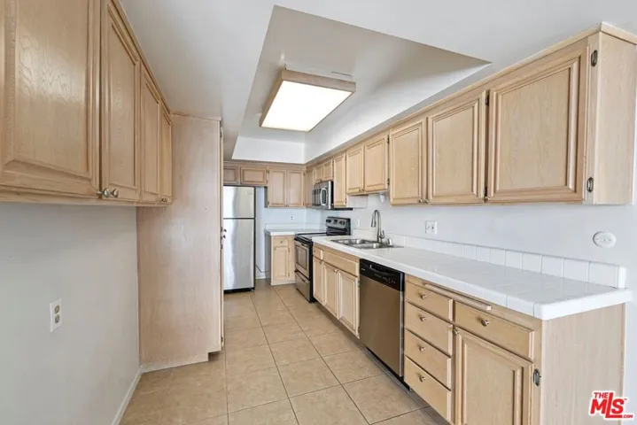 7260 Hillside Avenue 207, Los Angeles, California 90046