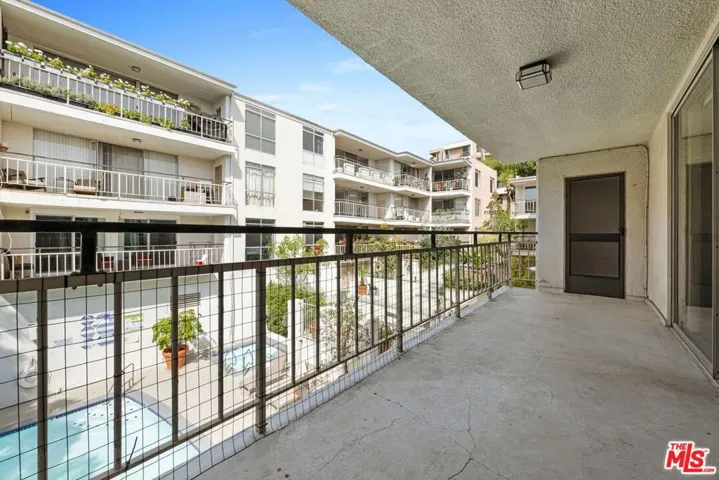 7260 Hillside Avenue 207, Los Angeles, California 90046