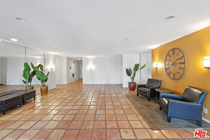 7260 Hillside Avenue 207, Los Angeles, California 90046