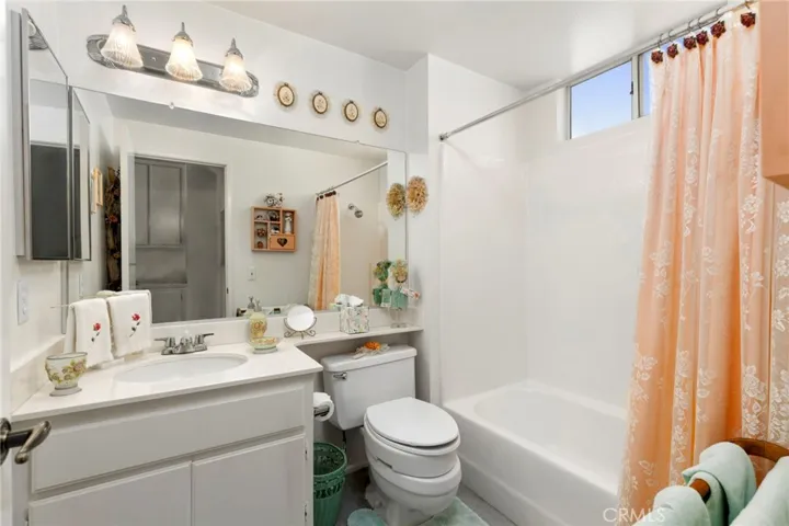 Upstairs Guest Bathroom with shower - tub combo