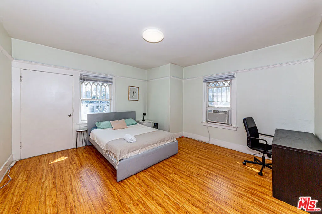 1717 Crenshaw Boulevard, Los Angeles, California 90019 home-pic-11