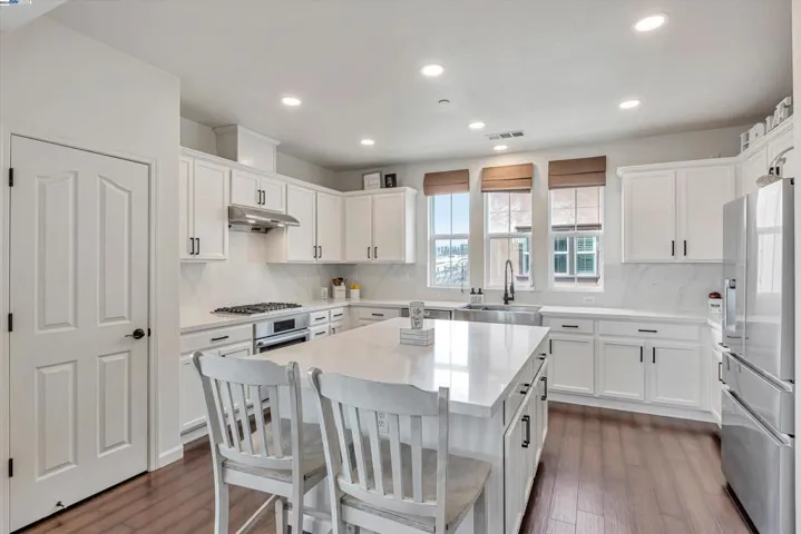 1253 George, Hayward, California 94541-4398