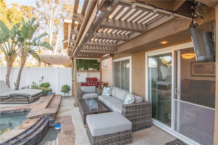 2251 Whiteoak Lane, Corona, California 92882