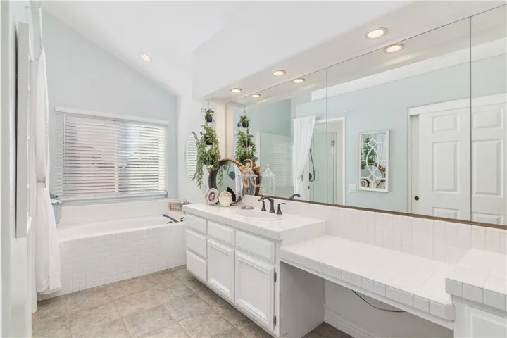 2251 Whiteoak Lane, Corona, California 92882