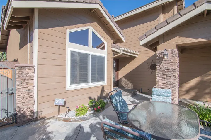 2251 Whiteoak Lane, Corona, California 92882