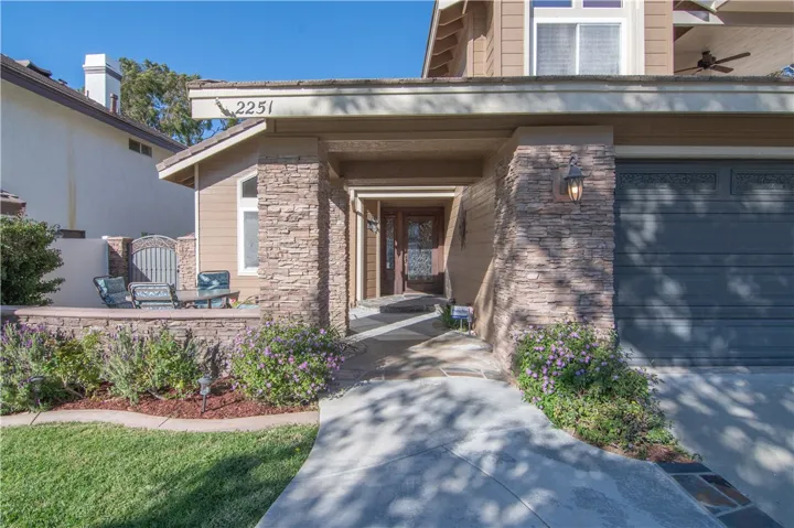 2251 Whiteoak Lane, Corona, California 92882