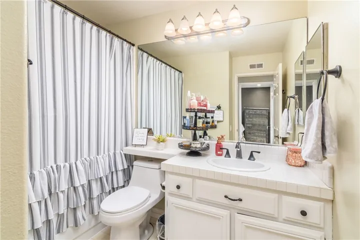 2251 Whiteoak Lane, Corona, California 92882