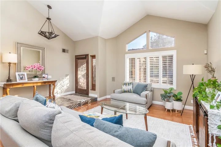 2251 Whiteoak Lane, Corona, California 92882