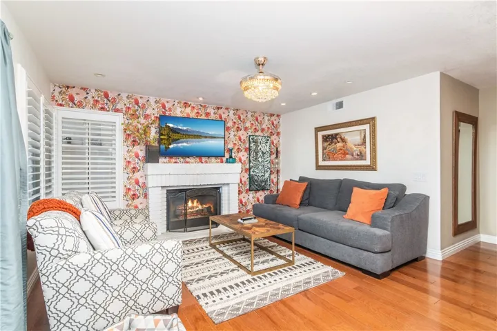 2251 Whiteoak Lane, Corona, California 92882