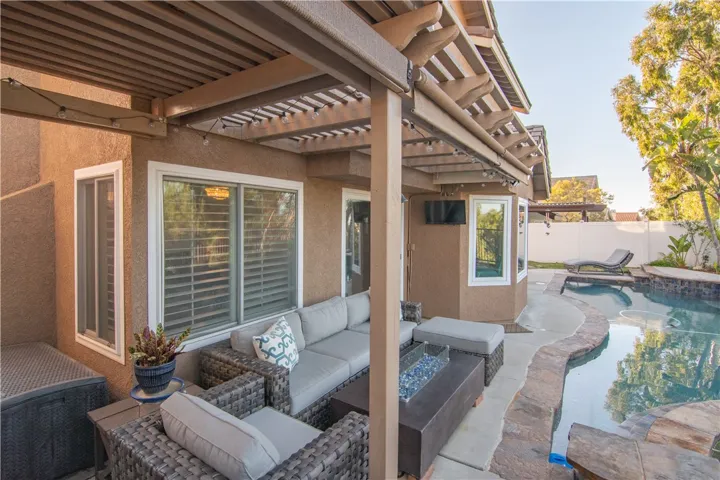 2251 Whiteoak Lane, Corona, California 92882