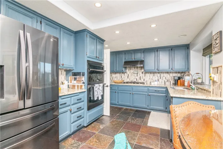 2251 Whiteoak Lane, Corona, California 92882