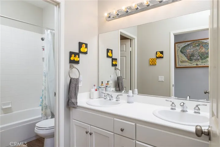 Upstairs secondary bathroom