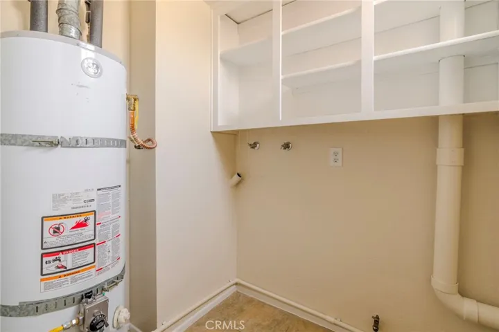 INTERIOR LAUNDRY ROOM
