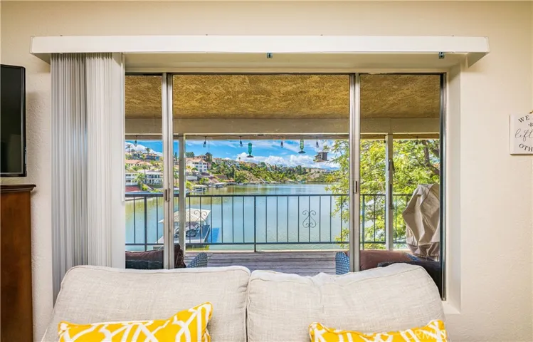 22745 Water View Drive, Canyon Lake, California 92587