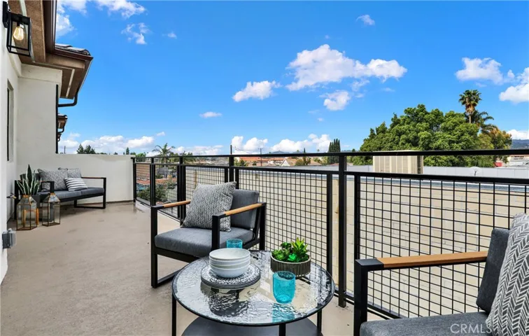 Third Floor Balcony/Deck