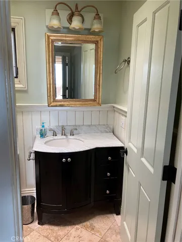 Bathroom sink
