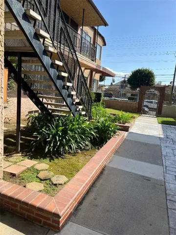 2425 W Imperial, Inglewood, California 90303