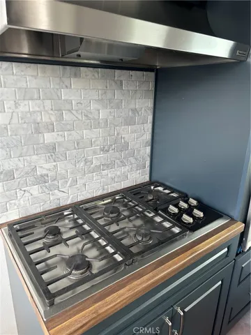 6 BURNER GAS RANGE/HOOD