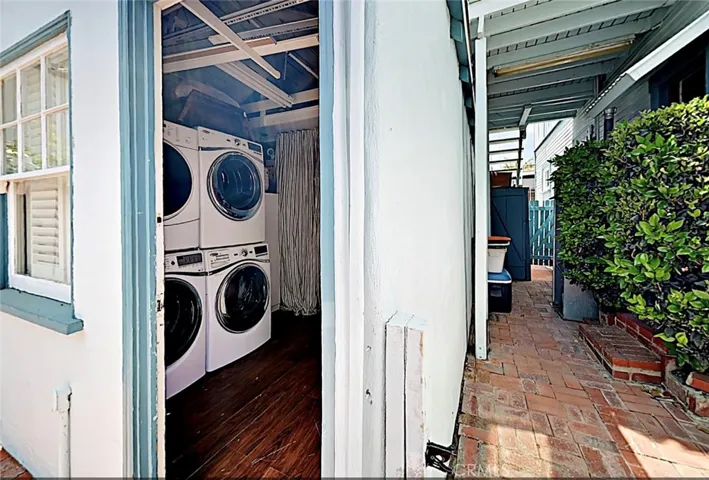SHARED LAUNDRY
