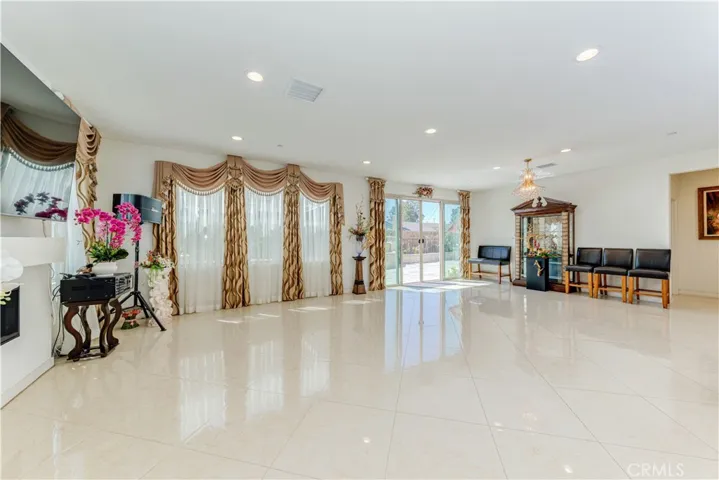 2238 N Lyon Street, Santa Ana, California 92705