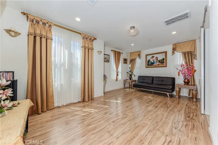2238 N Lyon Street, Santa Ana, California 92705