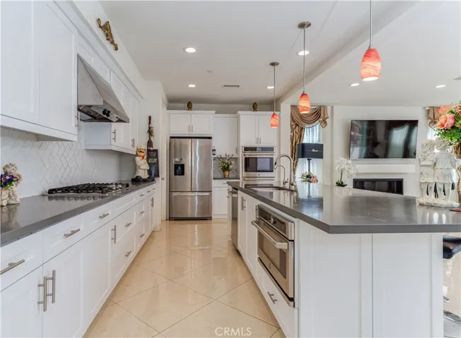 2238 N Lyon Street, Santa Ana, California 92705