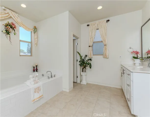 2238 N Lyon Street, Santa Ana, California 92705